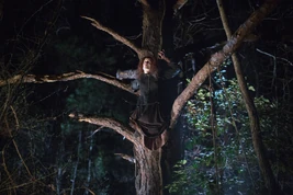 Salem-Promo-Still-S1E06-38-Rose Browning Saturn Effect