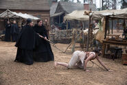 Salem-Promo-Still-S1E05-32-Mercy Bridle Dollie-Elizabeth 05