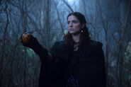 Salem-Promo-Still-S1E09-46-Mary Sibley Malum 01