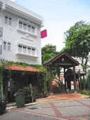 Raw sauna, occupying the rightmost unit, next to Ann Siang Hill. The big square pink sign advertising its location is seen jutting out from the third level.