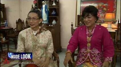 Cross-dressing_actors_in_Peranakan_plays