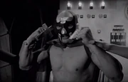 Another scene from "El Senor de las Tiniebla, Angel contra el Vampiro Maldito" with Angel using the same crosses.