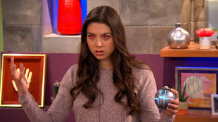 A identidade de Phoebe é revelada, Cena, Os Thundermans