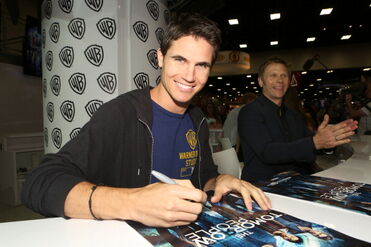 Robbie Amell 206