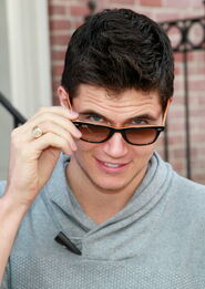 Robbie Amell 167