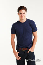 Robbie Amell 117