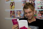 Luke Mitchell 073