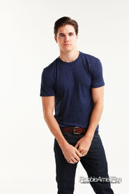 Robbie Amell 131