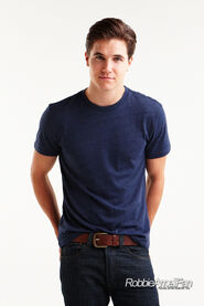 Robbie Amell 142