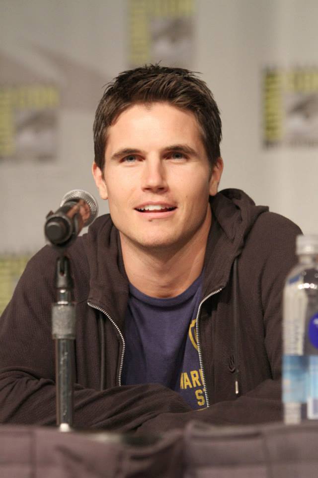 Robbie Amell The Tomorrow People Wiki Fandom 