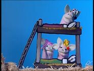 Squirt Pig Bath Puppet - Baby MacDonald 10