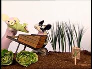 Squirt Pig Bath Puppet - Baby MacDonald 7