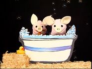 Squirt Pig Bath Puppet - Baby MacDonald 11
