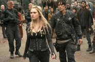 Bellamy und Clarke Griffin in Die Welt muss warten