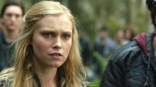 1x01-Pilot-bellamy-and-clarke-the-100-37232281-1916-1076