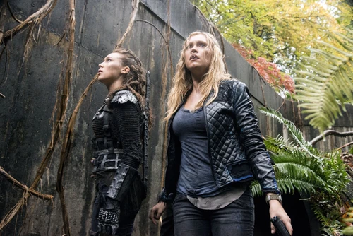 La selezione della razza - Clarke e Lexa nella tana del Pauna