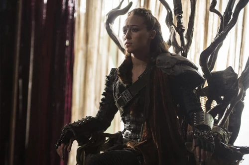 O voi che qui entrate - Lexa nella sala del trono2]]