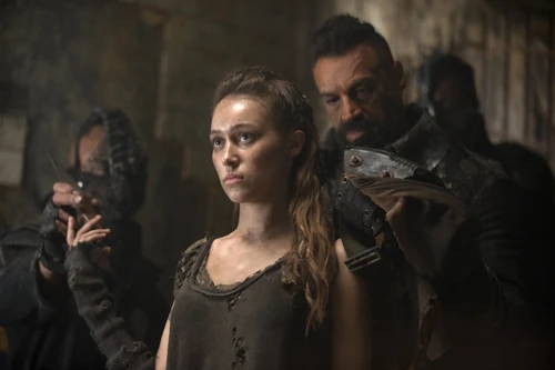 Una scelta per la vita - Lexa che si rivela ai due come il Comandante dei Terrestri