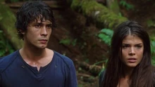 1x02-Earth-Skills-bellamy-and-clarke-the-100-37232330-500-281