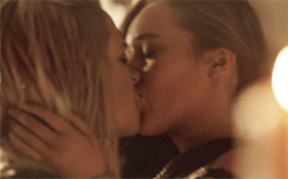 Clexa love scene.gif