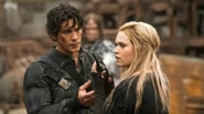 Bellamy und Clarke Griffin in Die Welt muss warten