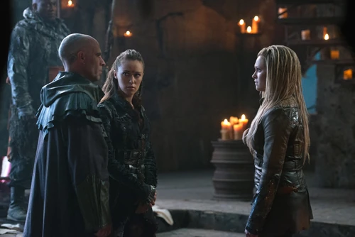 Raccolto amaro - Clarke, Lexa e Titus discutono sulla decisione di Clarke