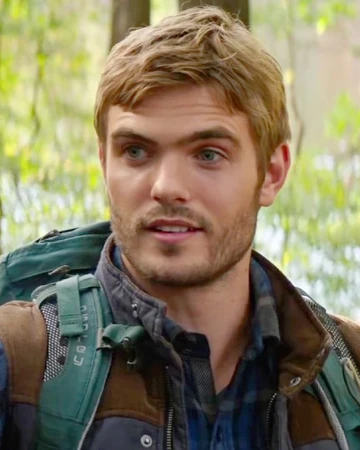 Evan Walker The 5th Wave Wiki Fandom Alex roe is an english actor who brought to life characters like jay keaton, ben, and elliott baden in the fugitives, siren, and the cut respectively. evan walker the 5th wave wiki fandom