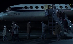 S05E06-Mischa by plane