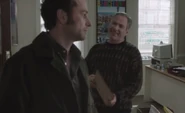 S04E03-Stavos w tickets.jpg (126 KB)