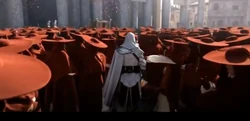 Ezio camina por un grupo de cardenales en .