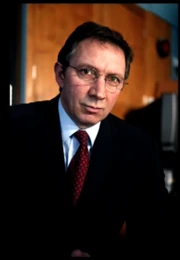 Richard Hope as DS Barry Purvis in M.I.T