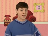 Frame is now pink inside Yellow frame with Mr. Salt is scared face