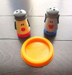 Blue's Clues Mr. Salt Mrs. Pepper & Baby Paprika Shaker Set - IN HAND