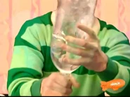 Blue's Clues 2x04 What Experiment Does Blue Want to Try 001378