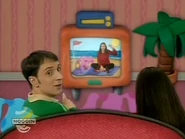 Shy 045.jpg (146 KB) Miranda and Magenta at the beach.