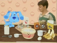 Spatula She put Little Teaspoon of Baking Soda