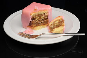 800px-Punschkrapfen.jpg