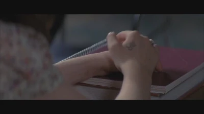 The countdown on Lena's hand.