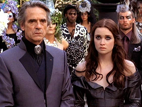 Lena and Macon alongside other family Casters.