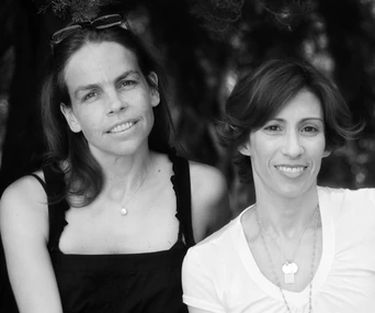 Margaret Stohl (left) and Kami Garcia (right)