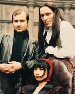 Michael Wincott with Bai Ling and Alex Proyas on the set of The Crow
