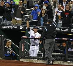 Ike makes another amazing dugout catch for Mets