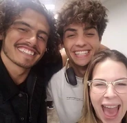 1x08 BTS3.jpg (47 KB)