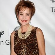 Annie-potts-arrives-at-the-abc-tca-party-winter-20... 0