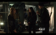 1x10-Bellamy، Clarke & Octavia.png