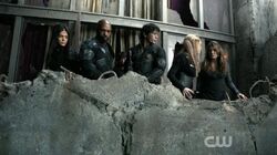 The 100 S03E16 - watching Alie's followers climb the tower.jpg