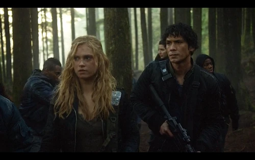 Bellamy holding a gun - We Are Grounders: Part II