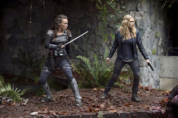 The100-2x10-Lexa-Clarke