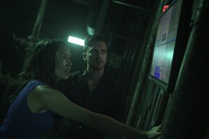 7x03 Murphy&Emori.jpg (709 KB) False Gods