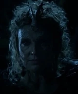 Королева Ниа †